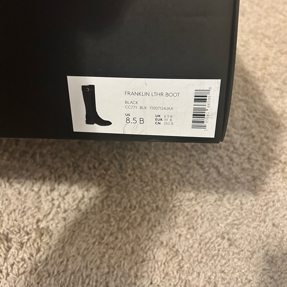 Coach Riding Boota - Picture 4 of 6